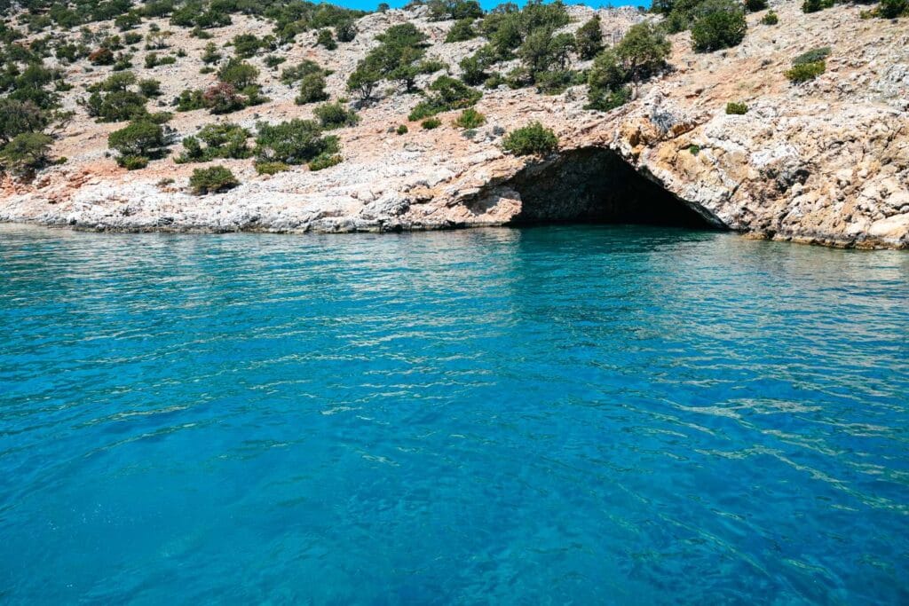rina cave naxos