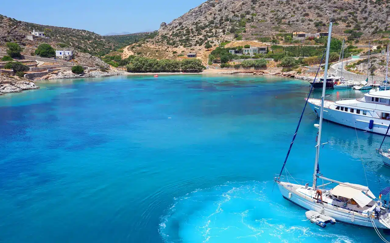 Luxury yacht cruise from Paros to the Small Cyclades